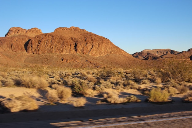 Vista panorámica de las montañas rocosas contra un cielo despejado