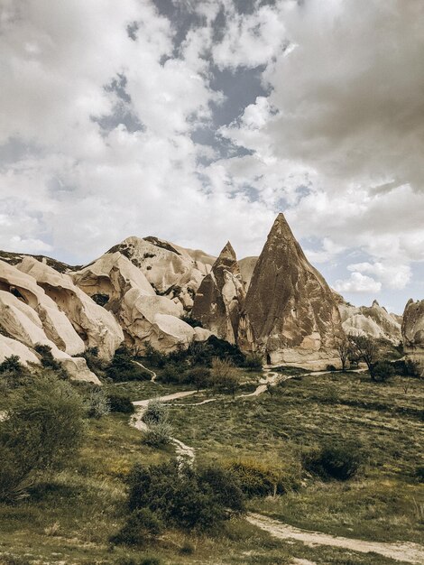 Vista panorámica de las montañas rocosas contra el cielo