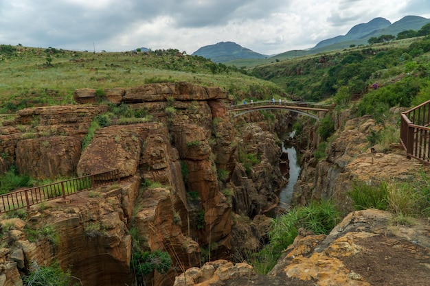 Vista panorámica de las montañas rocosas contra el cielo