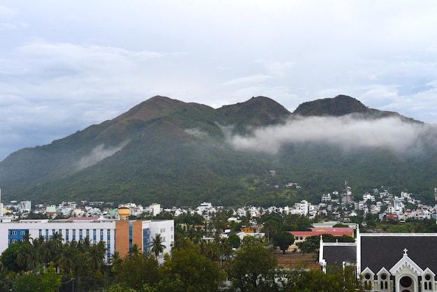 Vista panorámica de Nha Trang por la mañana