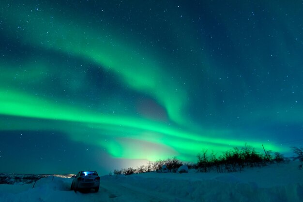 Foto vista panorámica de la nieve contra el cielo por la noche