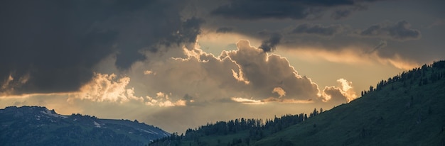 Vista panorámica de las nubes del cielo al atardecer