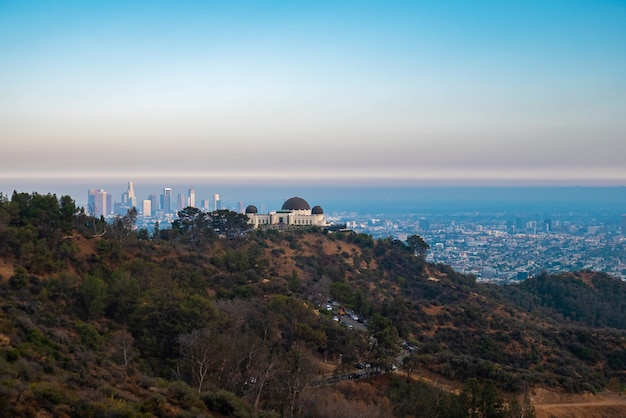 Vista panorámica del Observatorio Griffith y la ciudad de Los Ángeles.