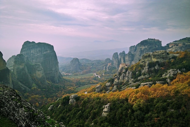 Vista panorámica del paisaje contra el cielo nublado