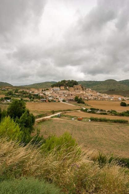 Vista panorámica del paisaje contra el cielo nublado