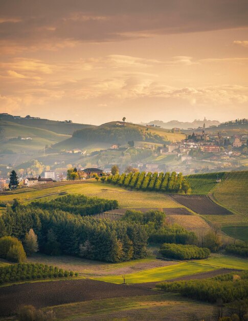 Vista panorámica del paisaje contra el cielo durante la puesta de sol