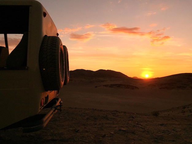 Vista panorámica del paisaje contra el cielo durante la puesta de sol