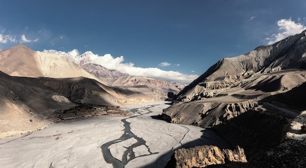 Vista panorámica del paisaje de las grandes montañas nevadas del Himalaya, Nepal, área del Everest