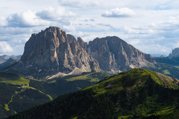 Foto vista panorámica del paisaje y las montañas contra el cielo