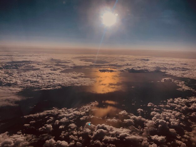 Foto vista panorámica del paisaje nublado contra el cielo durante la puesta de sol