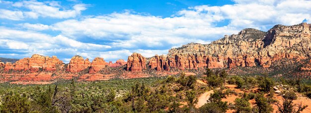 Vista panorámica del paisaje salvaje cerca de Sedona