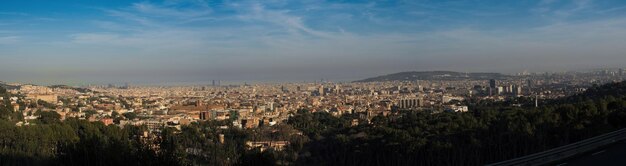 Vista panorámica del paisaje urbano contra el cielo