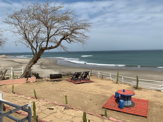 Foto vista panorámica de la playa contra el cielo en lobitos