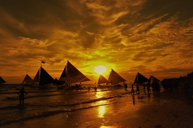 Foto vista panorámica de la playa contra el cielo durante la puesta de sol