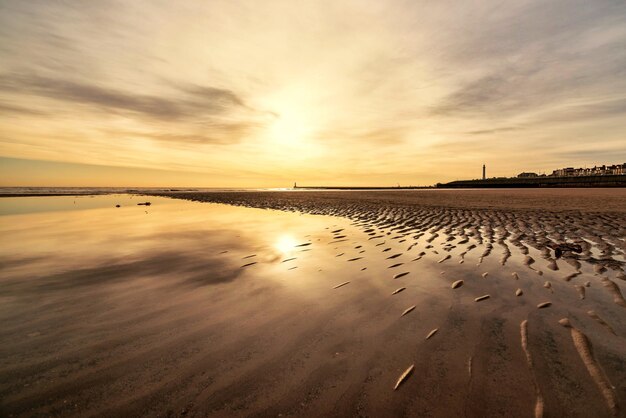 Foto vista panorámica de la playa contra el cielo durante la puesta de sol