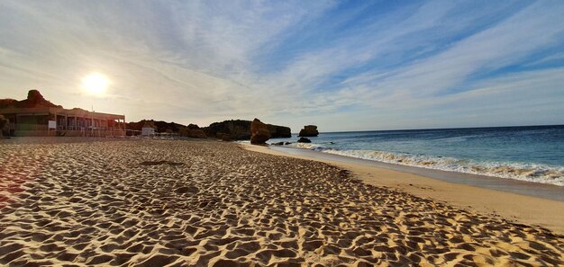 Foto vista panorámica de la playa contra el cielo durante la puesta de sol