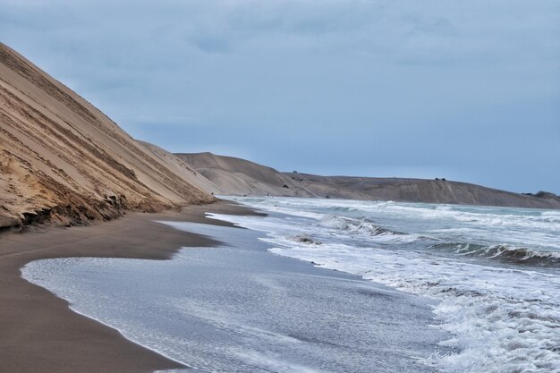 Vista panorámica de la playa contra el cielo