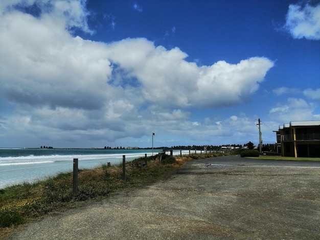 Vista panorámica de la playa contra el cielo