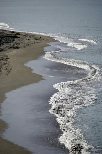 Vista panorámica de la playa contra el mar