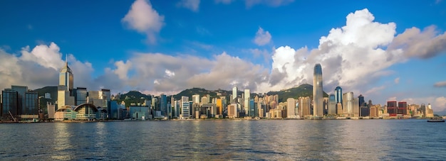 Vista panorámica del puerto Victoria y del horizonte de Hong Kong en China