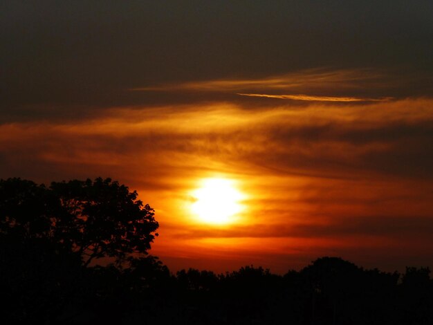 Foto vista panorámica de la puesta de sol