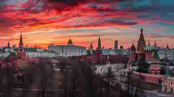 Foto vista panorámica del punto de referencia de moscú durante la puesta de sol desde el parque zaryadye