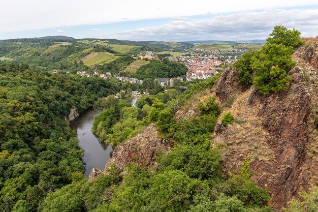 Foto vista panorámica desde rheingrafenstein en el paisaje con el río nahe y bad muenster am stein