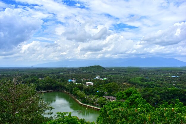 Foto vista panorámica del río contra el cielo