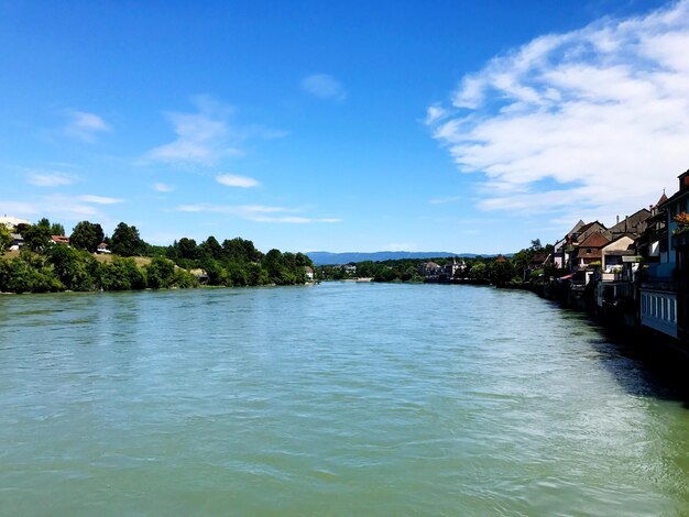 Foto vista panorámica del río contra el cielo