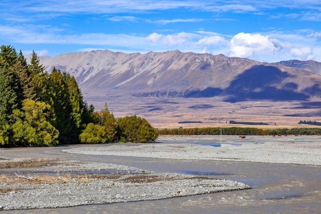 Vista panorámica del río Waitaki en Nueva Zelanda