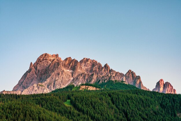 Vista panorámica de las Sextentas Dolomitas, Italia