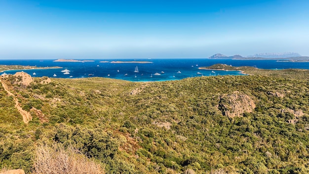 Vista panorâmica sobre um dos pontos mais belos da costa smeralda perto de porto cervo sardenha itália