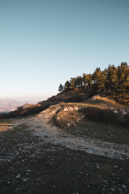 Vista panorámica de la tierra contra el cielo despejado