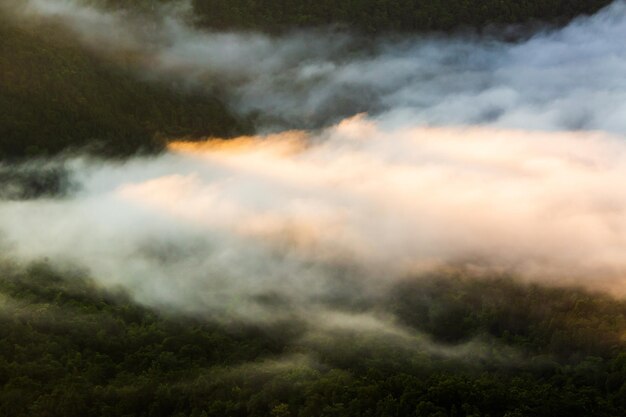 Foto vista panorámica de la tierra contra el cielo durante la puesta de sol