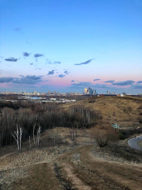 Foto vista panorámica de la tierra contra el cielo durante la puesta de sol