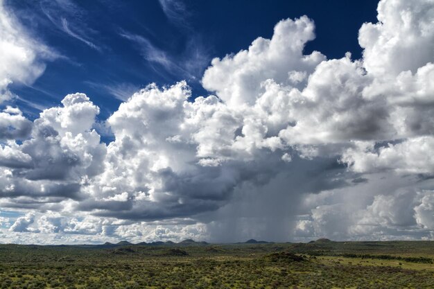 Foto vista panorámica de la tierra contra el cielo