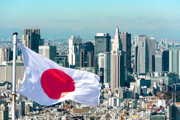 Vista panorámica de Tokio y la bandera japonesa