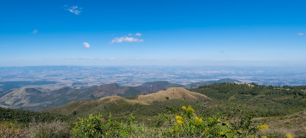 Foto vista panorámica del valle de paraiba en la sierra de mantiqueira