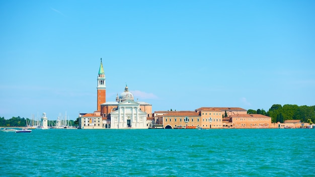 Vista panorámica de Venecia con la isla de San Giorgio Maggiore, Italia.
