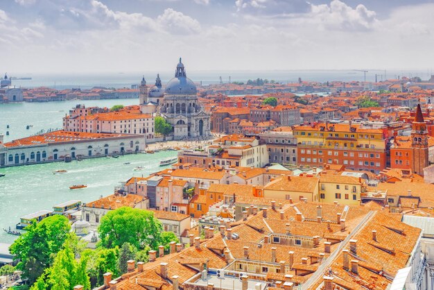 Vista panorámica de Venecia desde la torre Campanile de la Catedral de San Marcos Templo San Giorgio Maggiore Chiesa di San Giorgio Maggiore ubicado en la isla de Giudecca Italia