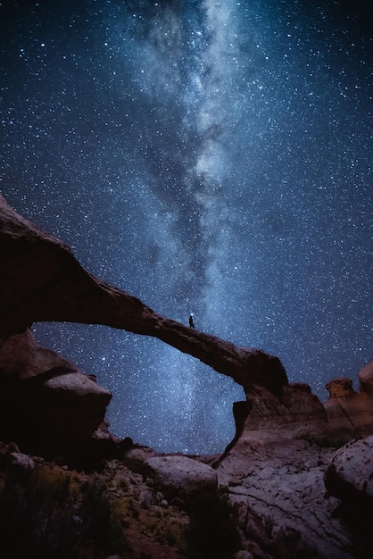 Foto vista panorámica de la vía láctea por la noche