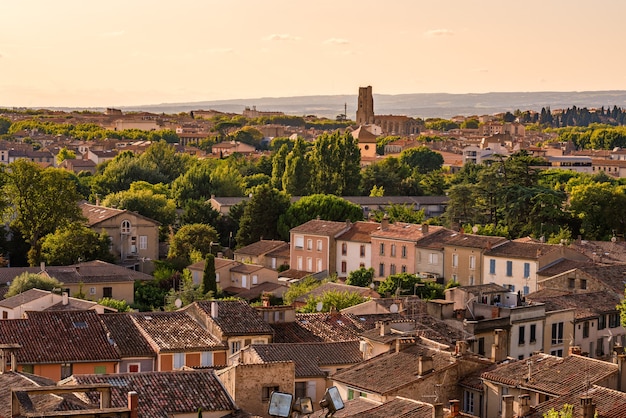 Vista panorámica de la Ville Basse de Carcassonne en Francia