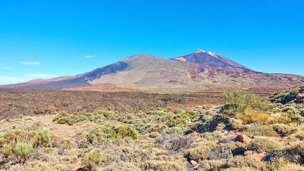 Vista panorámica con el volcán Teide en Tenerife, Canarias, España. Paisaje serrano canario