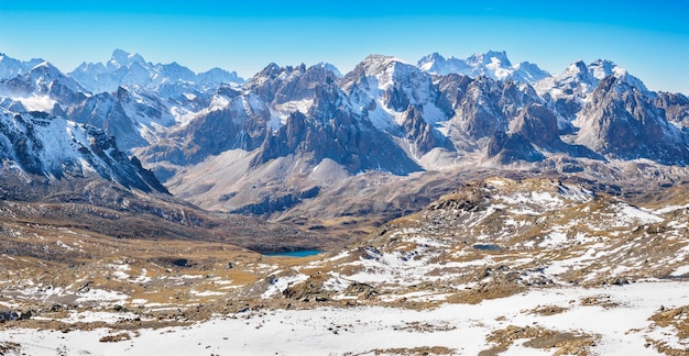 Vista para a montanha no parque nacional de Ecrins de Col Des Muandes França