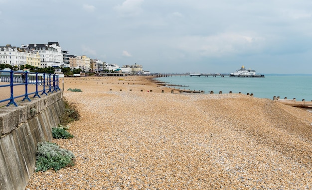 Vista para o cais em Eastbourne UK