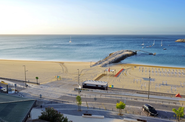 Vista para o mar da praia de Sesimbra