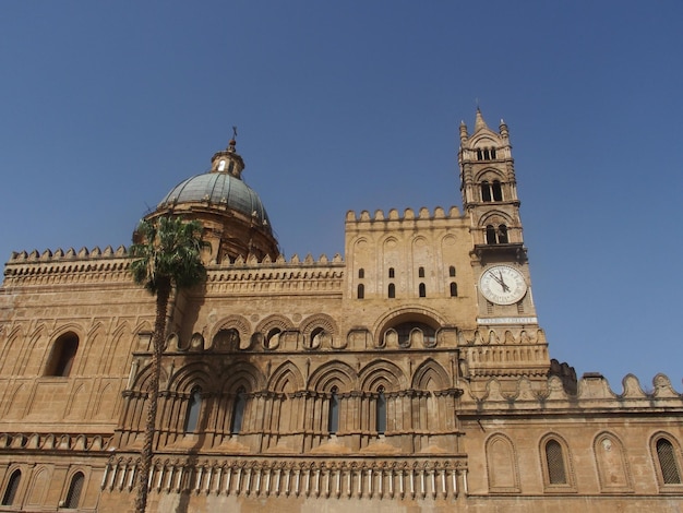 Vista parcial de la catedral de Palermo