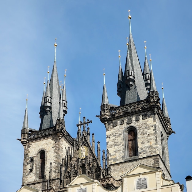 Vista parcial da Igreja de Nossa Senhora antes de Tyn em Praga