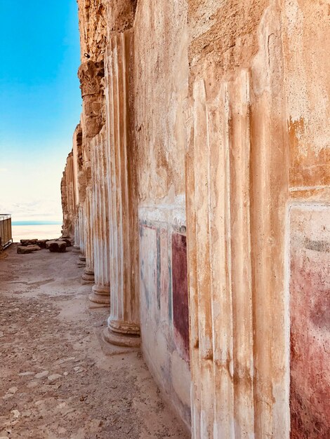 Foto vista de la pared en el palacio de herodes en masada