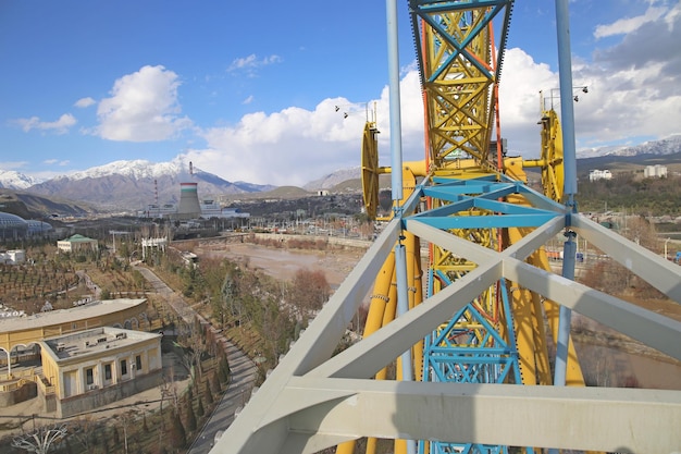 Vista del parque que lleva el nombre de Omar Khayyam desde la parte superior